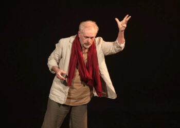 ‘Caim’, adaptação teatral de José Saramago, é atração no Teatro Mario Covas