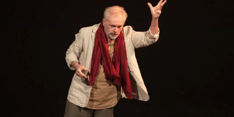 ‘Caim’, adaptação teatral de José Saramago, é atração no Teatro Mario Covas