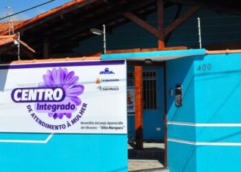 Agosto Lilás: Técnicas do Social ministram palestra sobre violência contra a mulher em Escolas Estaduais