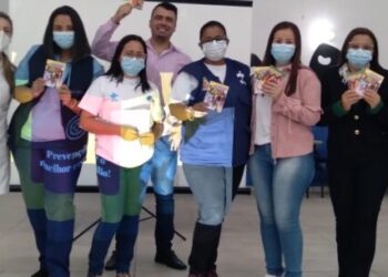 Alunos de Caraguatatuba participam de palestra sobre saúde na adolescência
