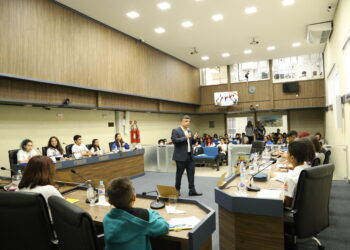 INTEGRANTES DA CÂMARA JOVEM PARTICIPAM DE REUNIÃO NA CÂMARA MUNICIPAL   