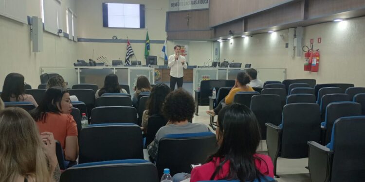 Inteligência Emocional é tema de palestra para estagiários na Câmara de Caraguatatuba