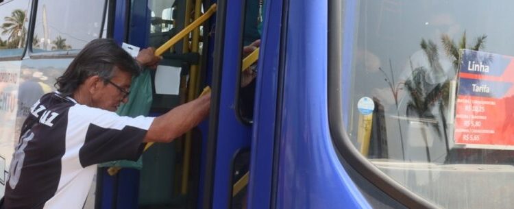 Caraguatatuba retira obrigatoriedade do uso de máscara no transporte coletivo