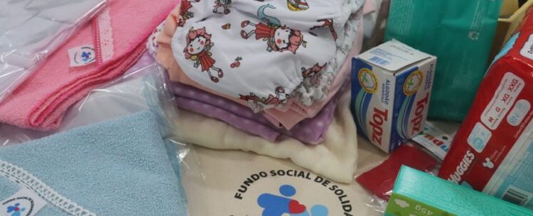 Fundo Social de Caraguatatuba inicia produção de enxovais para gestantes após doação de voluntários da Sabesp