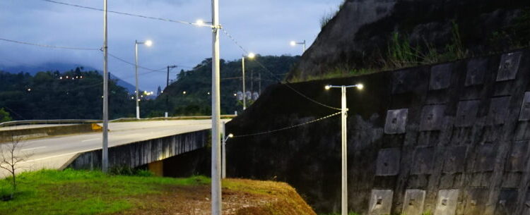 Prefeitura de Caraguatatuba ilumina retorno do bairro Casa Branca, na região norte