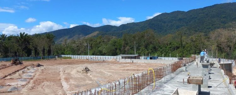 Prefeitura de Caraguatatuba avança nas obras do Campo de Futebol do Perequê-Mirim