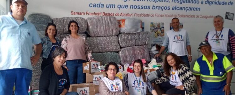 Fundo Social de Caraguatatuba recebe cobertores e itens para kits de bebês de voluntários da Sabesp