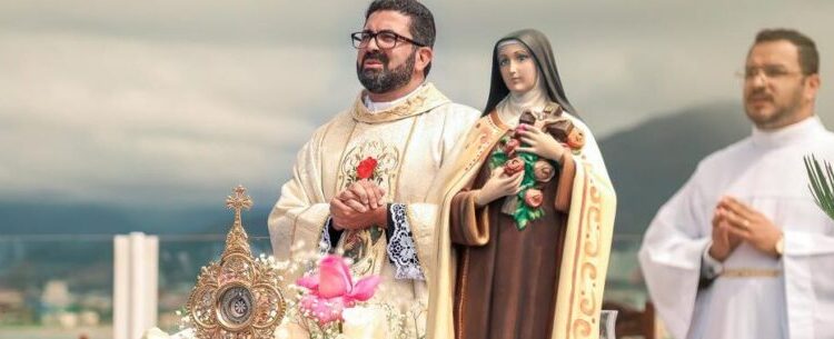 Festa de Santa Terezinha tem programação até 1º de outubro em Caraguatatuba