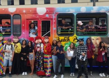 Dia do Adolescente em Caraguatatuba tem momento de descontração e convivência com ‘Ônibus Balada’