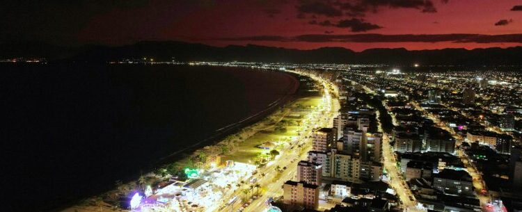 Prefeitura de Caraguatatuba conclui primeira fase da iluminação da orla da Praia do Centro