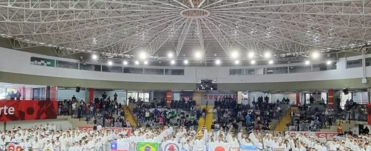 Caraguatatuba conquista sete medalhas no Grand Prix de Karatê Kyokushin em São Paulo