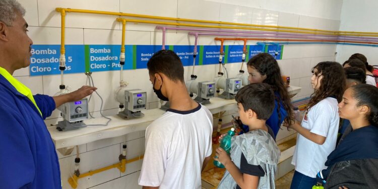Projeto de educação ambiental da Sabesp leva alunos de Caraguatatuba a visitas à estação de tratamento de água