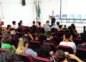 Setembro Azul: Sepedi, Escola Bilíngue e IFSP Caraguatatuba promovem Roda de Conversa “Dialogando com Surdos”