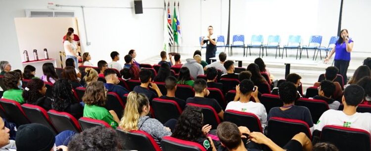 Setembro Azul: Sepedi, Escola Bilíngue e IFSP Caraguatatuba promovem Roda de Conversa “Dialogando com Surdos”