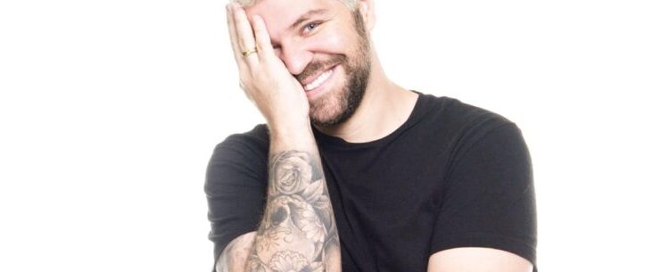 Victor Sarro apresenta seu novo show ‘All In’ no Teatro Mario Covas, em Caraguatatuba