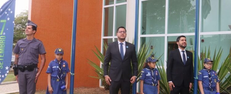 Caraguatatuba realiza ato cívico em celebração ao Bicentenário da Independência