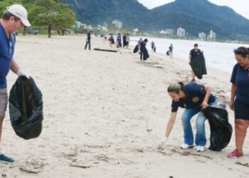 Prefeitura de Caraguatatuba reúne ONGS, Instituições e voluntários para o Dia Mundial da Limpeza de Praia