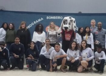 Caraguatatuba forma mais 180 alunos no projeto Bombeiro Educador