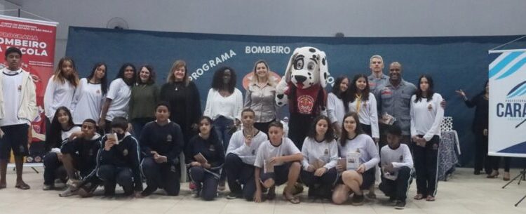 Caraguatatuba forma mais 180 alunos no projeto Bombeiro Educador
