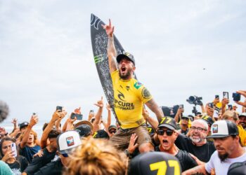 FILIPE TOLEDO E ITALO FERREIRA FAZEM DOBRADINHA EM TRESTLES