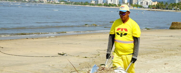 Devido às chuvas, programa ‘Bairro a Bairro’ continua ações no Porto Novo em Caraguatatuba