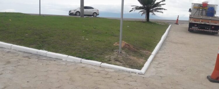 Prefeitura de Caraguatatuba pavimenta trevo de acesso à rua da UPA, no Massaguaçu