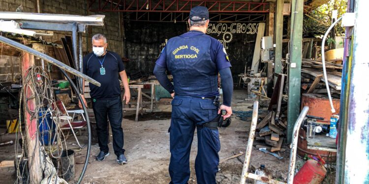 Operação “Ferro-Velho” realiza fiscalização no Vicente de Carvalho, Jd. Raphael e Vista Linda