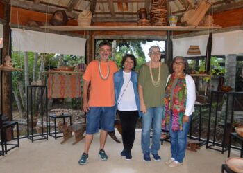 Grupo Ubuntu Caraguatatuba Ceramistas recebe professores da rede municipal no espaço Hartãt