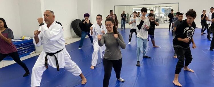 Alunos da rede estadual de Caraguatatuba participam de Oficina de Artes Marciais no Cemug