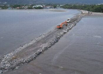 Prefeitura de Caraguatatuba inicia obras do Molhe Sul do Juqueriquerê