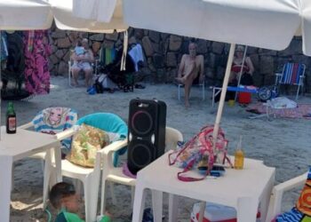 Prefeitura de Caraguatatuba aborda quase 40 pessoas e comércios com caixa de som nas praias e perturbação de sossego