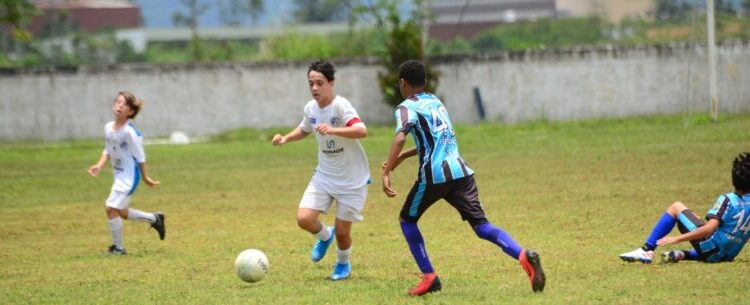 Garotada marca 49 gols em 16 partidas pela Copa Criança de Caraguatatuba