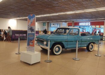 *Exposição ‘Possante Novo’ já anima o Serramar Shopping que abre inscrições para os fãs  exporem seus carros antigos, além de shows com bandas de Rock andRoll eFoodTrucks nos finais de semana*