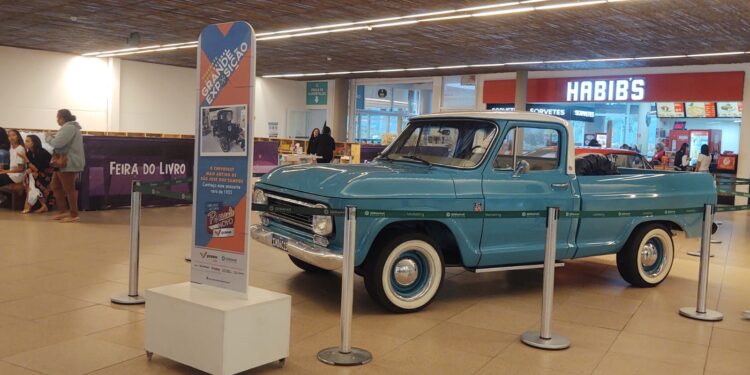 *Exposição ‘Possante Novo’ já anima o Serramar Shopping que abre inscrições para os fãs  exporem seus carros antigos, além de shows com bandas de Rock andRoll eFoodTrucks nos finais de semana*