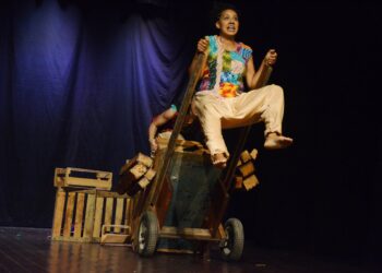 Auditório da FUNDACC recebe espetáculo gratuito ‘A Fabulosa Estripulia – do Sertão à Fantasia’