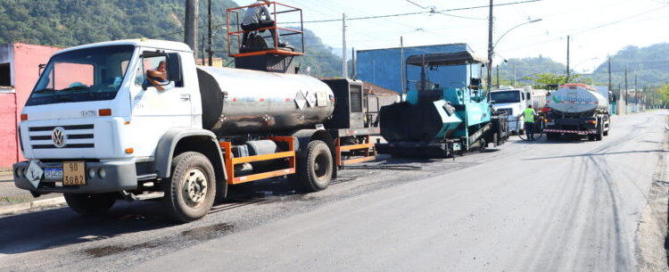 Prefeitura executa recapeamento em vias do Casa Branca e Cidade Jardim