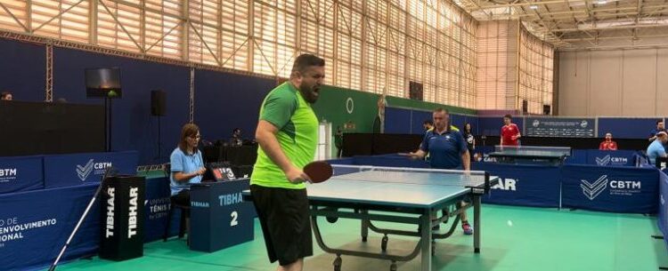 Atleta Paralímpico de Tênis de Mesa de Caraguatatuba disputa torneio representando o Brasil