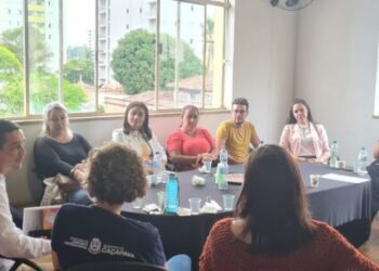 Caraguatatuba apresenta ações durante Roda de Conversa sobre População de Rua em Taubaté