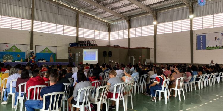 Profissionais da educação da rede municipal de Bertioga participam de treinamento para prevenção e combate de incêndios