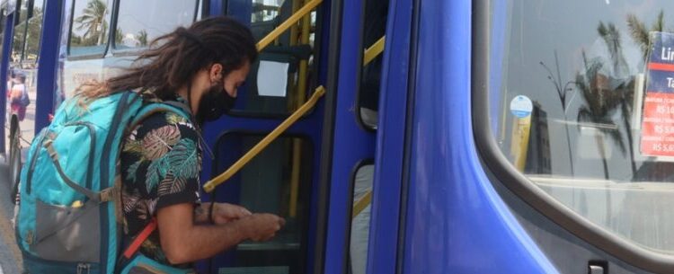 Prefeitura de Caraguá segue recomendação do Estado e máscaras voltam a ser obrigatórias no transporte público