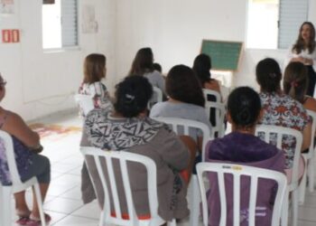 Prefeitura de Caraguatatuba promove palestra sobre meio ambiente e recuperação contra drogas a moradores do Jetuba