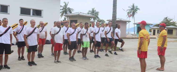 Guarda-Vidas Temporários iniciam atividades em praias de Caraguatatuba