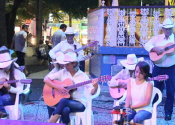 Projeto Viola na Praça faz penúltima apresentação do ano nesta sexta-feira