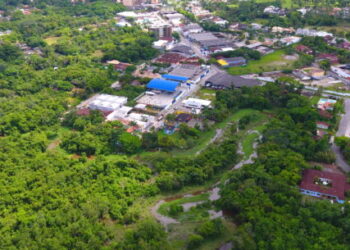 Prefeitura de Caraguatatuba integra mutirão de limpeza do rio e praia da Tabatinga