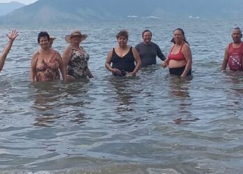 Munícipes de São João de Iracema conhecem o mar pela primeira vez em Caraguatatuba no feriado prolongado