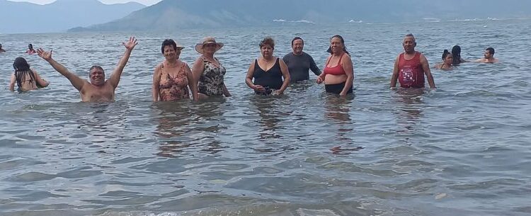 Munícipes de São João de Iracema conhecem o mar pela primeira vez em Caraguatatuba no feriado prolongado