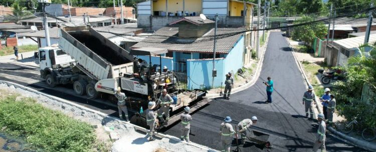 Prefeito de Caraguatatuba assina ordem de serviço para Fases II e III do Programa de Pavimentação