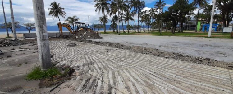 Prefeitura de Caraguatatuba reforma quadra de basquete da Praça Ton Ferreira