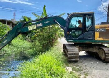 Caraguatatuba promove desassoreamento de valas na Região Sul