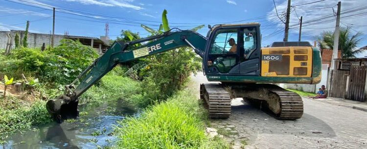 Caraguatatuba promove desassoreamento de valas na Região Sul